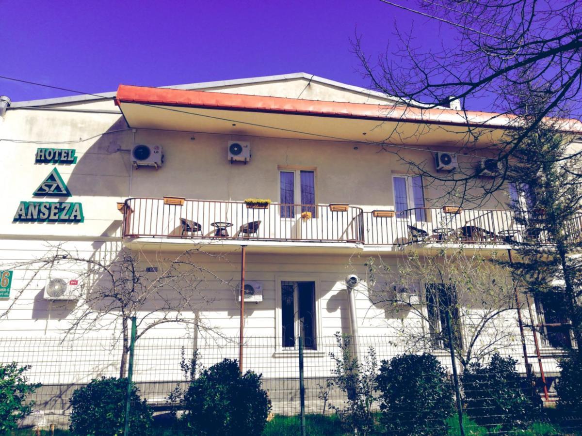Anseza Hotell Kutaisi Exteriör bild