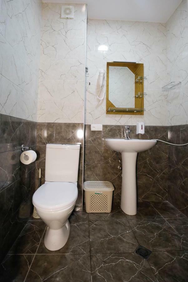 Anseza Hotell Kutaisi Exteriör bild