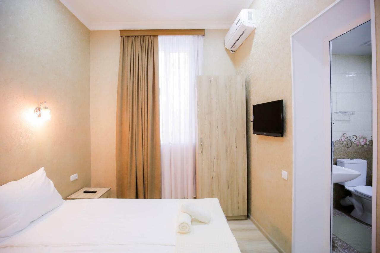 Anseza Hotell Kutaisi Exteriör bild