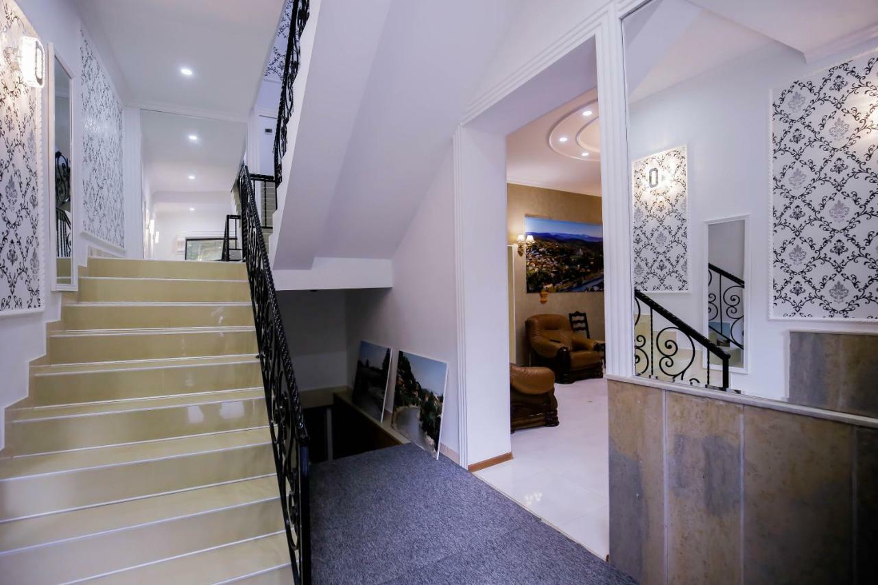 Anseza Hotell Kutaisi Exteriör bild