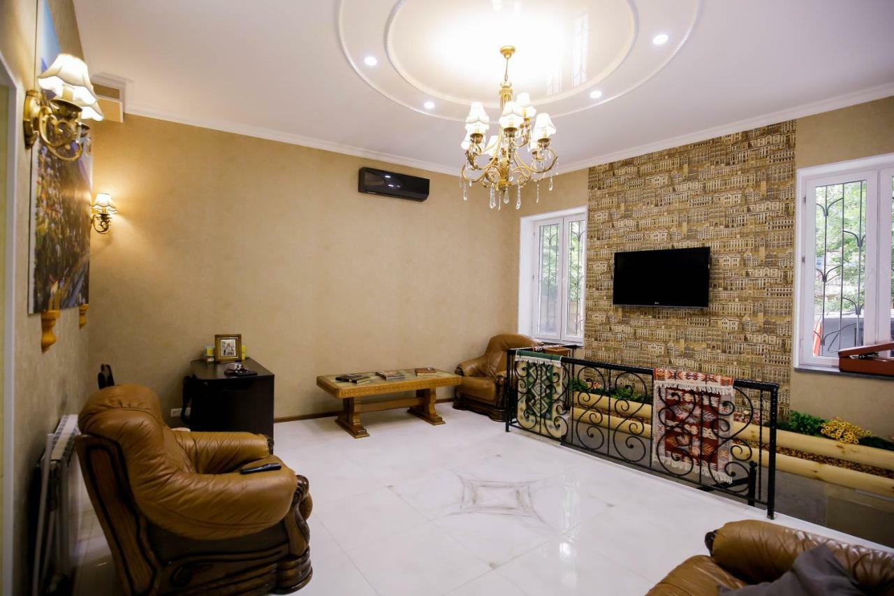 Anseza Hotell Kutaisi Exteriör bild